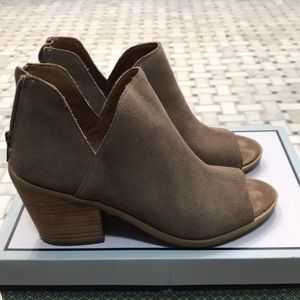 Carina-lea Mushroom Suede booties by Susina